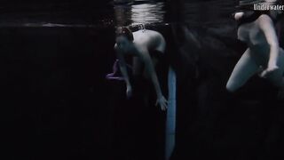 View sexiest girls swim nude inside the pool