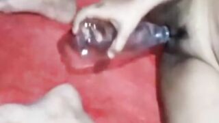 choot ki khujli mitane ko bottle hi choot me ghusa dali mai