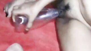 choot ki khujli mitane ko bottle hi choot me ghusa dali mai