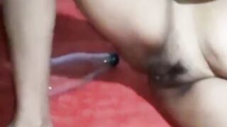 choot ki khujli mitane ko bottle hi choot me ghusa dali mai