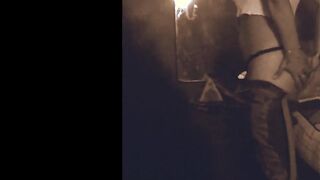 Espiando prima adolescente aceitandose con los jeans abajo probandose calzon antes de fiesta