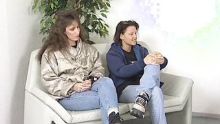 Zwei geile Freundinnen auf der Casting Couch