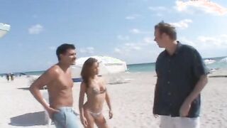 Am Strand abgeschleppt und gefickt