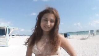 Am Strand abgeschleppt und gefickt