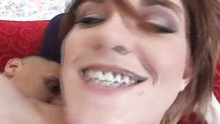 Die Putzfrau auf der Couch gebumst sie mag ihren Job