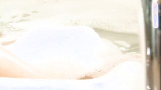 2 eastern Babes Into The Bathtub