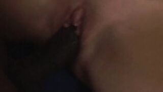 Junges Luder braucht einen dicken schwarzen Schwanz