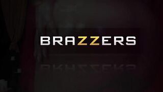 Belly Stripper Charms a Penis inside her Butt - Brazzers