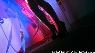 Veruca James Fucks the out of a Clown - Brazzers