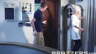 Brazzers - Slutty Babysitter Rhiannon Ryder makes some Extra Money
