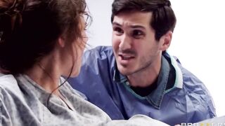 Tasty Cougar's Cooking Lesson Gets Hands on - Brazzers