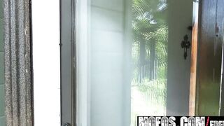 Mofos - Pornstar Vote - Jessa Rhodes's Vagina Gets a Package