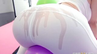 Sarah Loves Butt Play - Brazzers