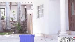 Mofos - Eighteen babe Gets Pranked