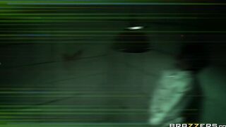 Harley into the Nuthouse (XXX Parody) - Brazzers