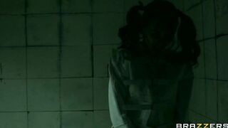 Harley into the Nuthouse (XXX Parody) - Brazzers