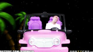 Brazzers cunt with mouth inside a Brazzers World Parody - Brazzers