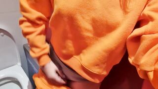 She can't wait anymore Risky masturbation into aeroport restroom