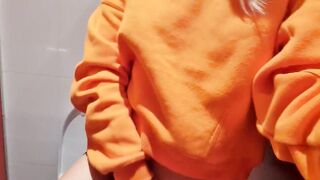 She can't wait anymore Risky masturbation into aeroport restroom