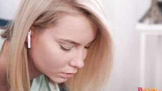 18videoz - Blonde teeny Polly White spontaneous anal