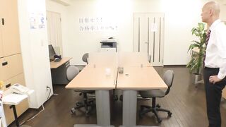 https://bit.ly/3mvVbPU　"Don't look ... pissing drips ..." A bimbos inside uniform who can't stand the satisfaction of incontinence inside a Japanese style WC and is filled with diuretics and aphrodisiacs by a metamorphosis instructor.[Part 4]