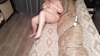 Sexual BBW plays with her cunt with toy and vibrator