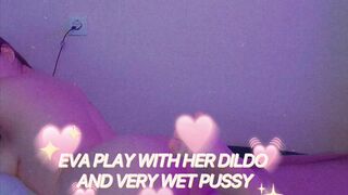 evagloss play with her soak vagina and cum on sex toy