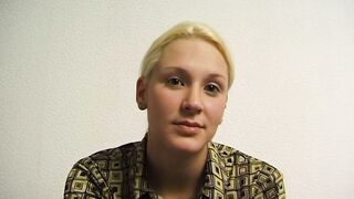 Jung und unerfahren, aber stunning Beauty