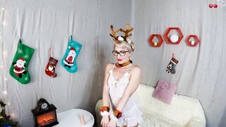Milf inside a Bombshell outfit for a slutty New Year's solo