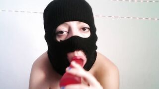 Masked 19 yo doing a head on vibrator