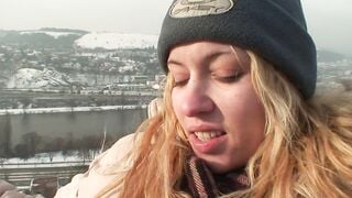 Alt und Jung ficken im Schnee