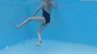 Mimi Cica – hottest Bombshell shows nude body underwater