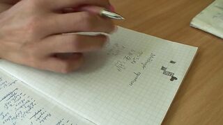 Schuelerin wird mit dem Rohrstock bestraft