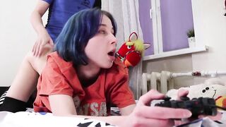 Fucks a 18 while she plays the console -real orgasm