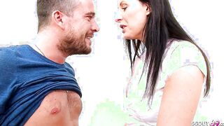 FEMALE MOM PROFESSOR LARA SEDUCE BOY TO SCREWED AT INTERVIEW