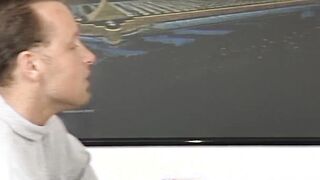 Geiles blondes Luder auf dem Barhocker gefickt