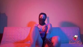 Mynx Kitsune Plays With Her Soak Snatch