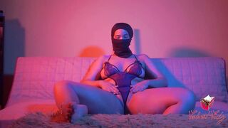 Mynx Kitsune Plays With Her Soak Snatch