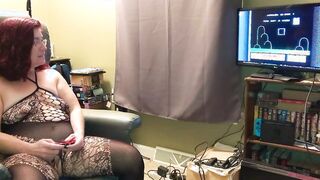 Giantess Plays on Her Nintendo Switch