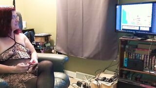 Giantess Plays on Her Nintendo Switch