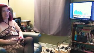 Giantess Plays on Her Nintendo Switch