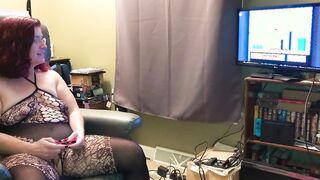 Giantess Plays on Her Nintendo Switch