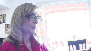 Lesbo Ally Evans is seduced by Cougar Nina Hartley licking
