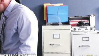 Slutty Blonde Paitent Begs her Doctor to Offer her some Rough Penis