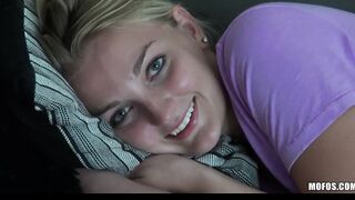 Huge-butt blonde amateur Ashton Anderson makes a sex video