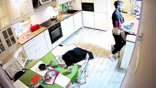 Dancing chick Gets Blow & Screwed at Kitchen