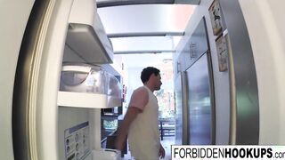 A pizza delivery turns in step-siblings fucking