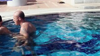 4k Milf almost caught us! Step Daughter rough fuck outside