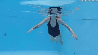 Mimi Cica gets turned on underwater and nude