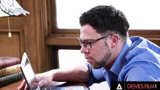 Babe Secretary Skylar Vox Lets Her Boss Screwed Her HUGE JUGS For Inspiration